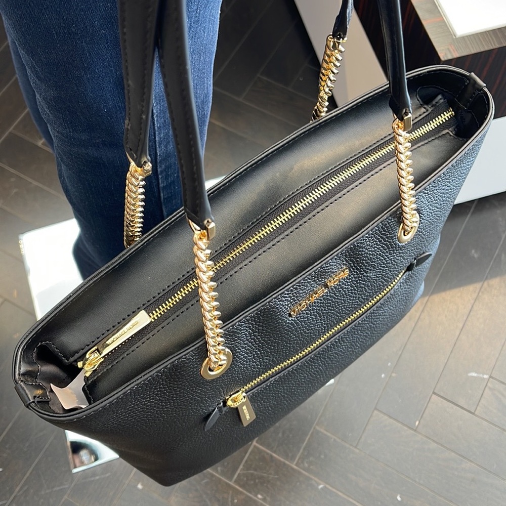 MICHAEL KORS
Jet Set Medium Front Zip Pebbled Leather Chain Tote Bag
Black - Picture 10 of 16